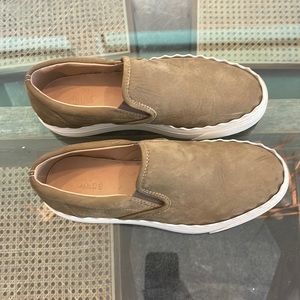 Scalloped Chloe slides